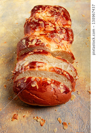 braided, sweet bread pie, with sliced almonds, breakfast, braided bread, brioche, on a light background, top view, no people, 138967437