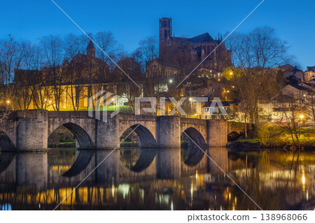 Pont Saint Etienne bridge in Limoges, France 138968066