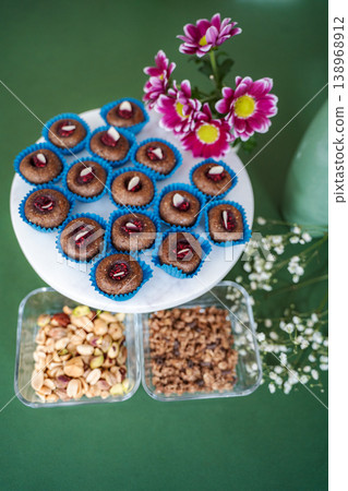 Healthy homemade energy balls with nuts and berries 138968912