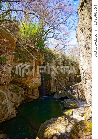 Natori River gorge and rocky cliffs, waterfalls, Raikyo Gorge, Akiu Onsen Natori River gorge and rocky cliffs, waterfalls, Raikyo Gorge, Akiu Onsen 138969654