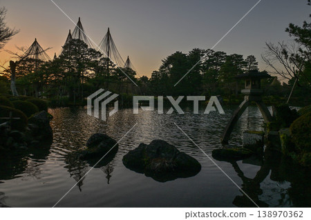 冬日清晨,兼六園的景色 冬日清晨,兼六園的景色 138970362