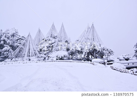 雪景美麗的兼六園 雪景美麗的兼六園 138970575