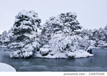 雪景美麗的兼六園 雪景美麗的兼六園 138970580