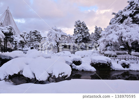 雪景美麗的兼六園 雪景美麗的兼六園 138970595