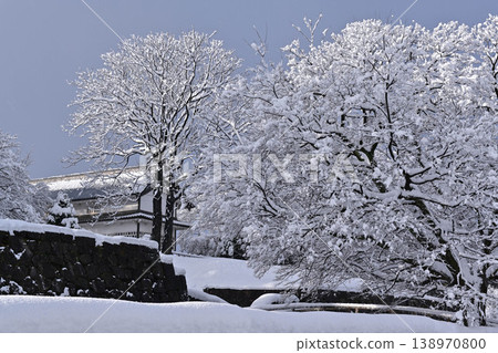 Kanazawa Castle Park with beautiful snow scenery 138970800