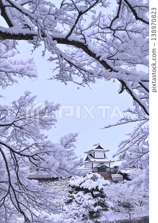 Kanazawa Castle Park with beautiful snow scenery Kanazawa Castle Park with beautiful snow scenery 138970823