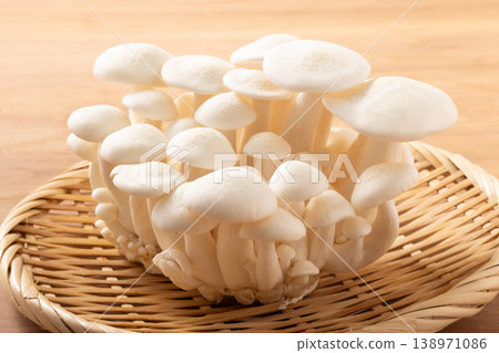 [Nagano Prefecture] White Shimeji Mushrooms 138971086