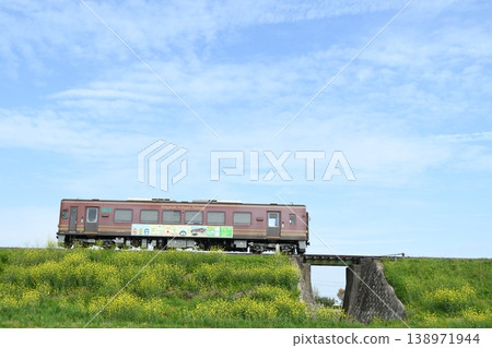 信樂高原鐵路的早春景色 138971944