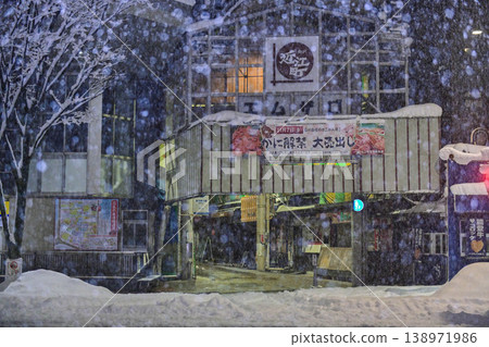 金澤市中心下雪了 金澤市中心下雪了 138971986
