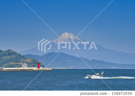 【靜岡縣】從美穗正樹海灘眺望清水港和富士山 【靜岡縣】從美穗正樹海灘眺望清水港和富士山 138972039