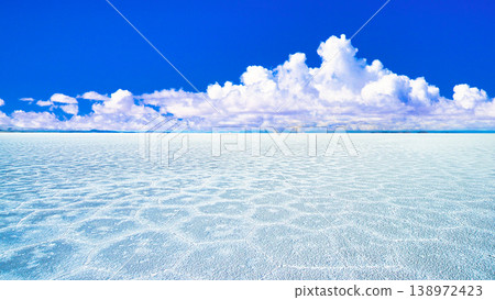 The white scenery of the Uyuni Salt Flats during the dry season The white scenery of the Uyuni Salt Flats during the dry season 138972423