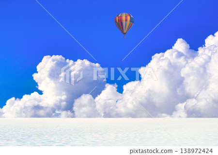 The white scenery of the Uyuni Salt Flats during the dry season The white scenery of the Uyuni Salt Flats during the dry season 138972424