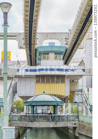 [Chiba City, Chiba Prefecture] Chiba Urban Monorail Yoshikawa Park Station and the Yoshikawa River flowing below. 138973201