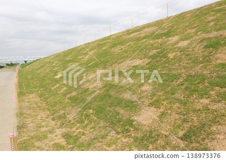The embankment of the Edogawa floodway: Grass being maintained and scenery of the riverbed. The embankment of the Edogawa floodway: Grass being maintained and scenery of the riverbed. 138973376