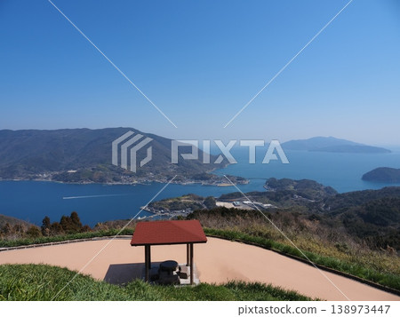 從「上守山展望台」(山口縣上守町)眺望上守海峽 從「上守山展望台」(山口縣上守町)眺望上守海峽 138973447