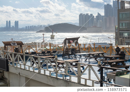 Rooftop bar and restaurant by Haeundae beach at sunset, Busan Rooftop bar and restaurant by Haeundae beach at sunset, Busan 138973571
