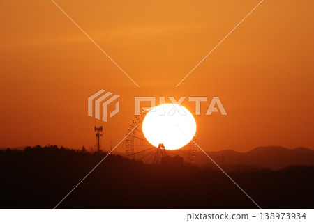 摩天輪和太陽 摩天輪和太陽 138973934