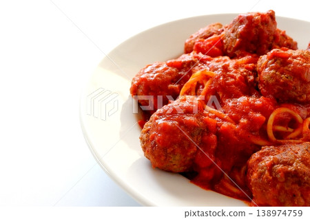 白色背景上的肉丸意麵 白色背景上的肉丸意麵 138974759