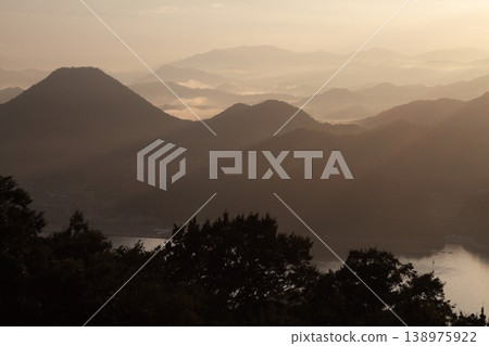 Mountains in the morning sun Mountains in the morning sun 138975922
