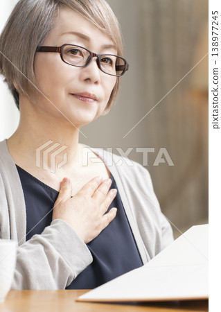 Senior woman reading in the living room 138977245