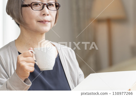 Senior woman reading in the living room 138977266