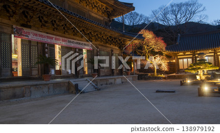 Hwaeomsa Temple red plum blossoms 138979192