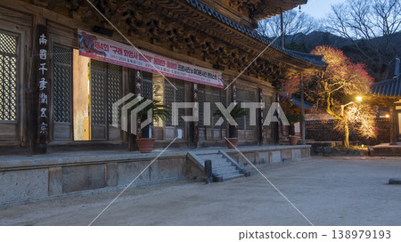 Hwaeomsa Temple red plum blossoms 138979193