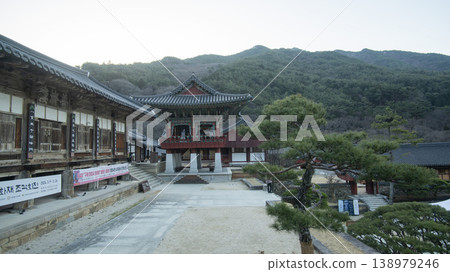 Hwaeomsa Temple  138979246