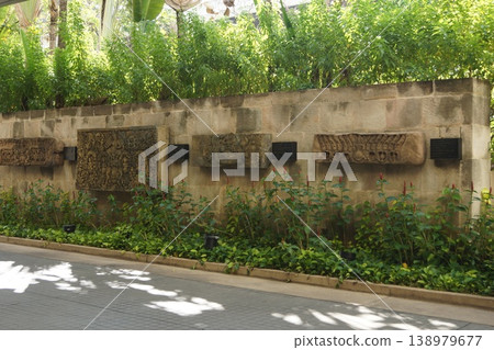 Decorative wall near Wat Suanpur in Bangkok, Thailand Decorative wall near Wat Suanpur in Bangkok, Thailand 138979677
