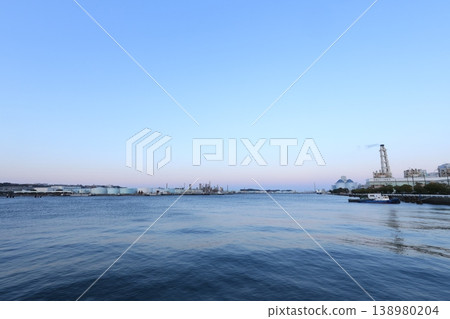 The factories of the Negishi industrial complex bathed in the setting sun - evening view 138980204