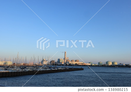 The factories of the Negishi industrial complex bathed in the setting sun - evening view 138980215