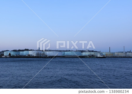 The factories of the Negishi industrial complex bathed in the setting sun - evening view 138980234