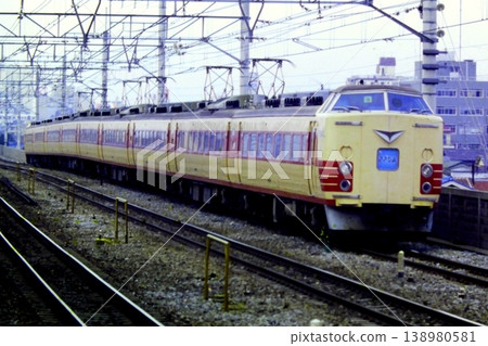 Limited Express "Sazanami" on the Sobu Line - Uchibo Line, Kuha 183-39 and others, Motoyawata, January 2, 1980. Limited Express "Sazanami" on the Sobu Line - Uchibo Line, Kuha 183-39 and others, Motoyawata, January 2, 1980. 138980581