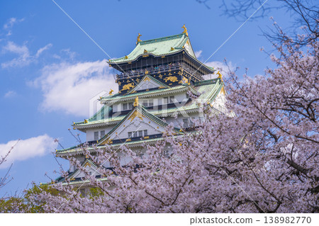 Osaka Castle castle tower in full bloom Osaka Castle castle tower in full bloom 138982770