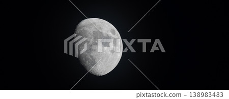 月亮在夜空中閃耀 月亮在夜空中閃耀 138983483
