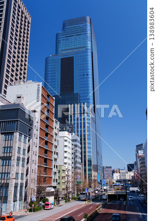 Nihonbashi Tower as seen from Showa Street in the morning 138983604