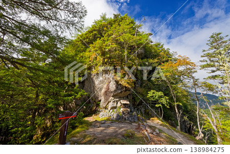 A view of the fifth station of the Kuroto Ridge on Mt. Kai-Komagatake in early autumn. A view of the fifth station of the Kuroto Ridge on Mt. Kai-Komagatake in early autumn. 138984275