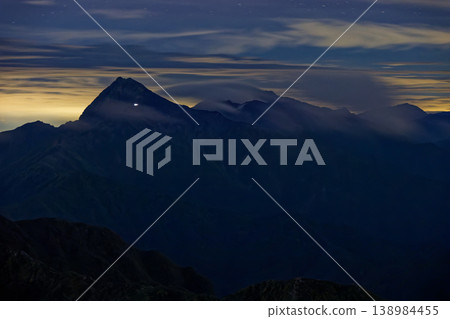 Night view of Kitadake and Ainodake from Kai-Komagatake 138984455
