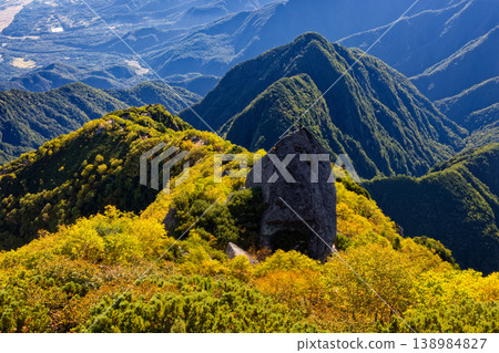 Autumn foliage and iron swords on the Kuroto Ridge of Mt. Kai-Komagatake Autumn foliage and iron swords on the Kuroto Ridge of Mt. Kai-Komagatake 138984827