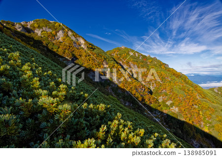 Autumn foliage at the summit of Mt. Kai-Komagatake as seen from Kuroto Ridge Autumn foliage at the summit of Mt. Kai-Komagatake as seen from Kuroto Ridge 138985091