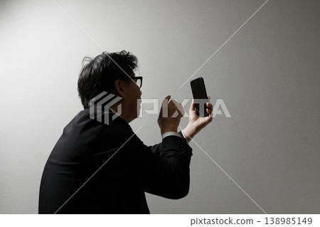 使用退休援助服務的男性 138985149