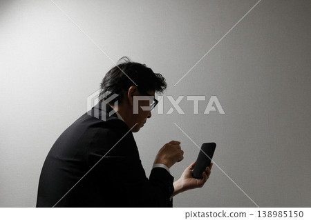 使用退休援助服務的男性 138985150