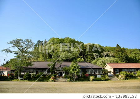 Old elementary school Old elementary school 138985158