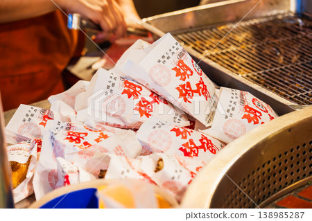 台灣夜市特色：椒鹽包（烤肉包） 138985287
