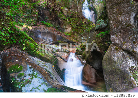 [Japan's Top 100 Waterfalls] Goryu Falls in Jakuchi Gorge in Late Autumn - Ryumon Falls 3 - Iwakuni City, Yamaguchi Prefecture 138985859