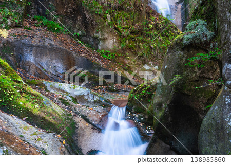 [Japan's Top 100 Waterfalls] Goryu Falls in Jakuchi Gorge in Late Autumn - Ryumon Falls 4 - Iwakuni City, Yamaguchi Prefecture 138985860