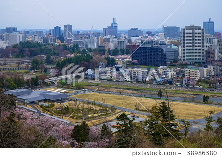 從仙台城遺址眺望城市天際線 從仙台城遺址眺望城市天際線 138986380