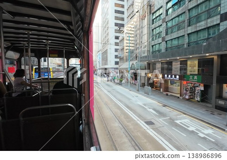 從香港電車眺望城市景觀 138986896