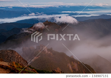 Mount Nokogiridake at dawn, as seen from Mount Kaikomagatake 138987131