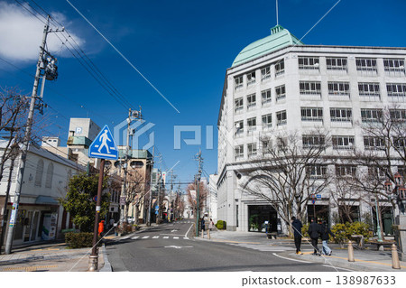 The streetscape of Kamitsuchi Street and the retro buildings that evoke the Taisho Romantic era. The streetscape of Kamitsuchi Street and the retro buildings that evoke the Taisho Romantic era. 138987633